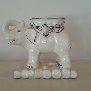 VINTAGE WHITE ELEPHANT PLANTER BLACK TRIM. JAPAN